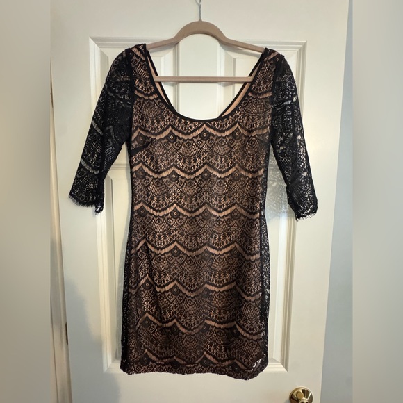 Guess Beige Black Lace short fitter dress size 6 - Picture 1 of 5
